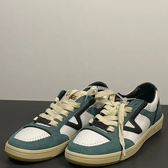 New Vans Men's Lowland Sneakers size 7.5