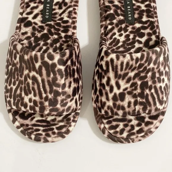 New Veronica Beard Gillian animal print slide slippers size 5
