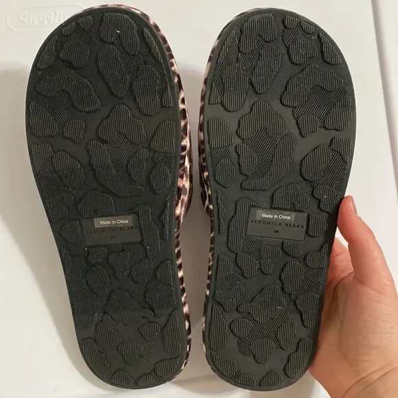 New Veronica Beard Gillian animal print slide slippers size 5
