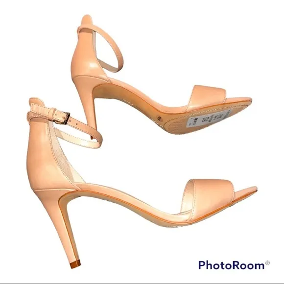 NEW Vince Camuto Heels Sandals