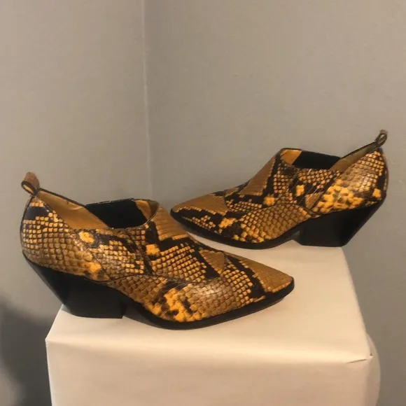 New Vince Camuto Yellow Leather Jetera Western Snake Print Ankle Boots Size 7