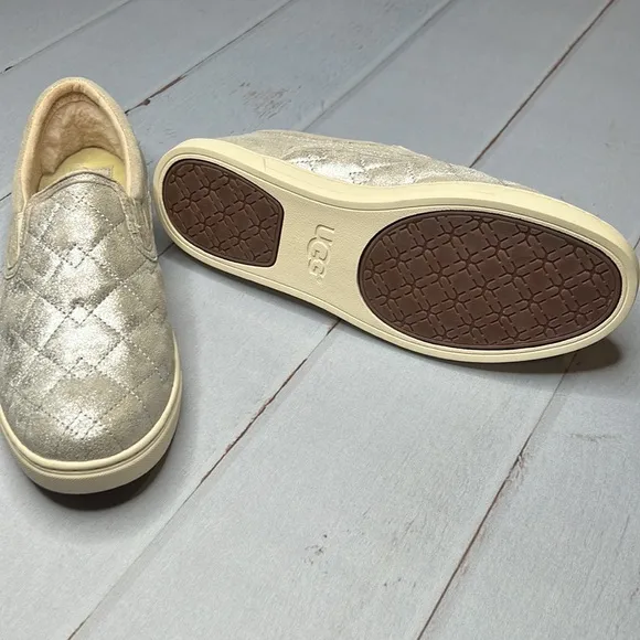 NEW  Womens Ugg Fierce Deco Quilt Silver Leather Casual Slip On Shoes - size 9.5