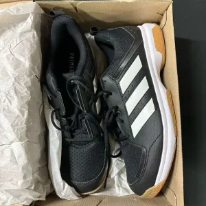 New Adidas Ligra 7 Indoor Running Shoes Sneakers 11