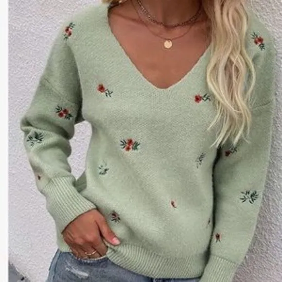 NEW Green V Neck Embroidered Ribbed Knit Pullover Sweater