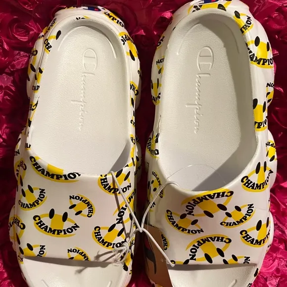 NIB Champion Meloso Squish Smile White Yellow Men’s Slide Slippers Sandals