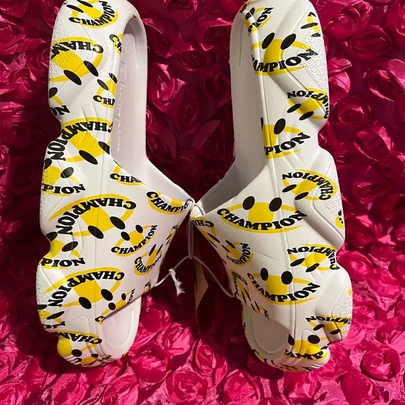 NIB Champion Meloso Squish Smile White Yellow Men’s Slide Slippers Sandals