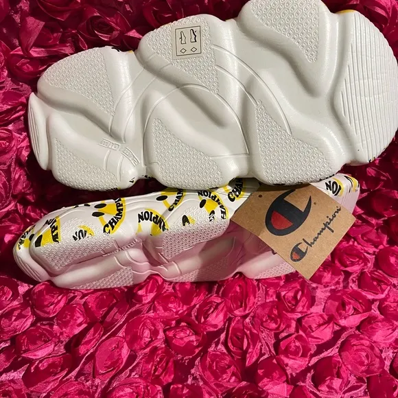 NIB Champion Meloso Squish Smile White Yellow Men’s Slide Slippers Sandals