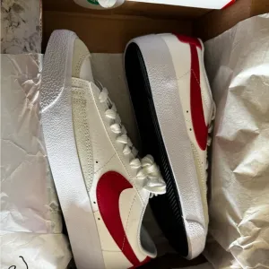 NIB NIKE Blazer Low ‘77 White and Red Shoes 5Y