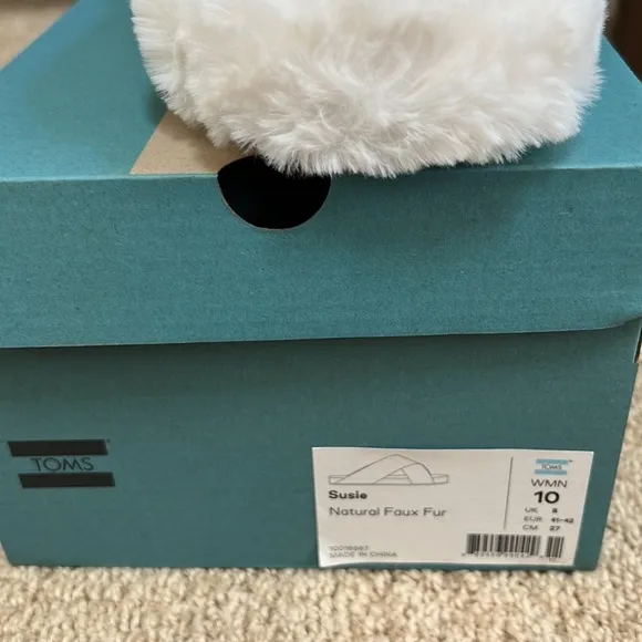 NIB! TOMS Size 10 susie natural faux fur slippers