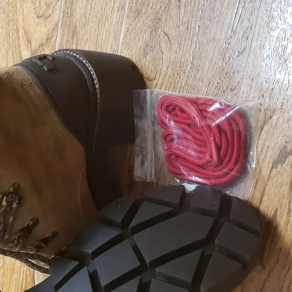 NIB Tory Burch Lug sole ankle boots Size 10 1/2