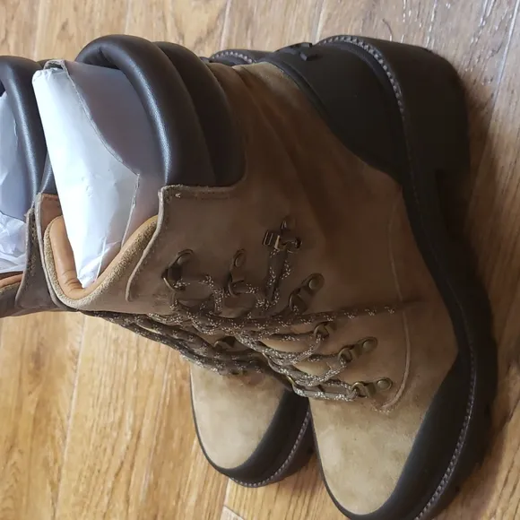 NIB Tory Burch Lug sole ankle boots Size 10 1/2