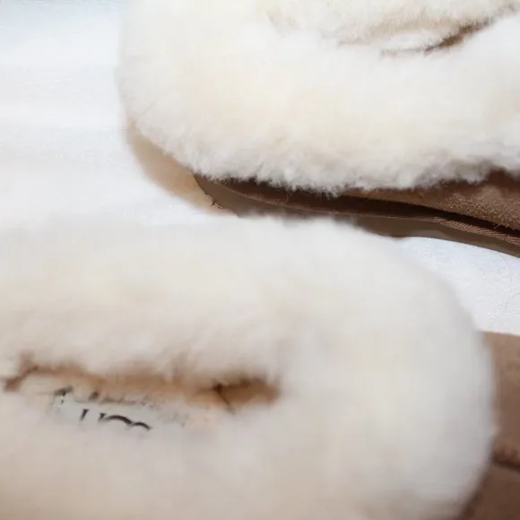 NIB UGG WOMEN'S‎ 6 YOUTH 4 SUEDE SHEARLING SLIP ON SLIPPERS