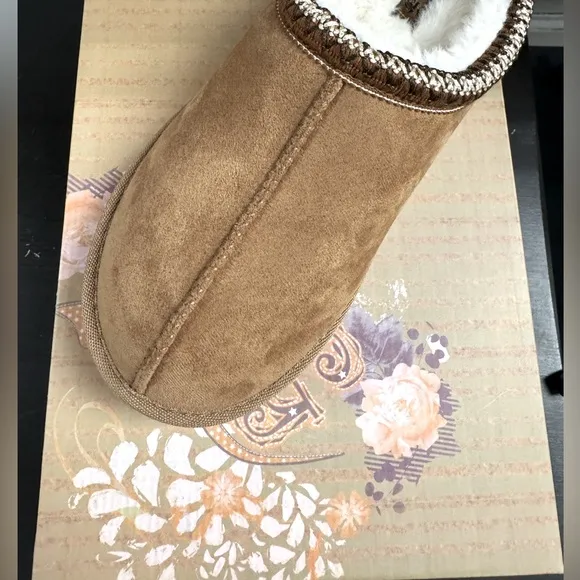 NIB, Very G, Faux Fur Lined Slippers, Tan, Style Name; Charlie