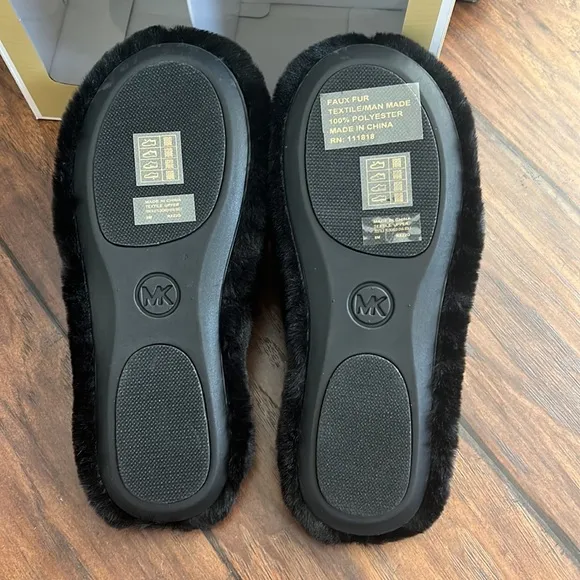 NIB/NWT Michael Kors Alexis Closed Toe Short Faux Fur Slippers