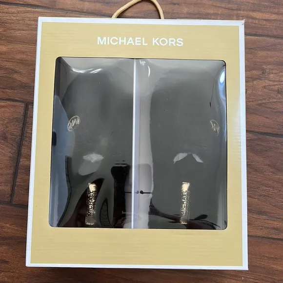 NIB/NWT Michael Kors Alexis Closed Toe Short Faux Fur Slippers