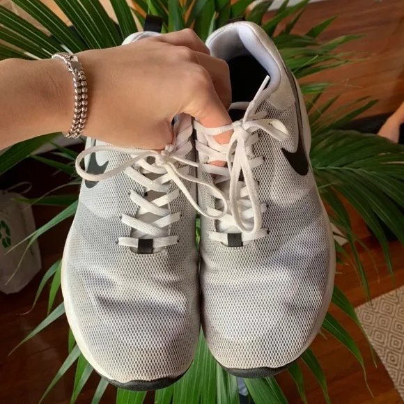 Nike Air Black and White Low-Top Sneakers with Cushioned Midsole
