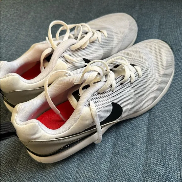 Nike Air Black and White Low-Top Sneakers with Cushioned Midsole