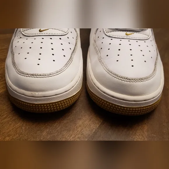 Nike Air Force 1 Low Mens Size 10 White Gold Trim Classic Sneakers
