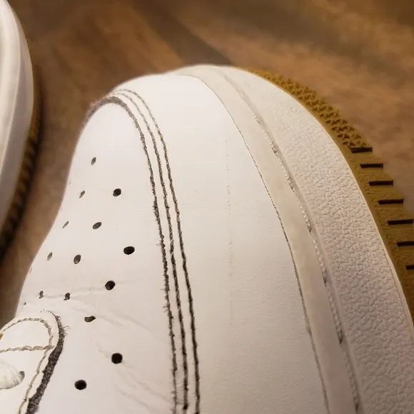 Nike Air Force 1 Low Mens Size 10 White Gold Trim Classic Sneakers