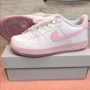 Nike Air Force 1 White/Pink Sneakers in Size 4 Youth/5.5 Women Like New!