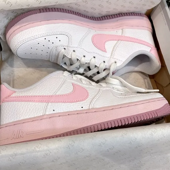 Nike Air Force 1 White/Pink Sneakers in Size 4 Youth/5.5 Women Like New!