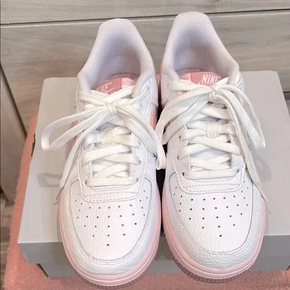 Nike Air Force 1 White/Pink Sneakers in Size 4 Youth/5.5 Women Like New!