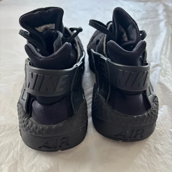 Nike Air Huaraches triple Black sneakers Shoes SZ 8.5 Worn 1X