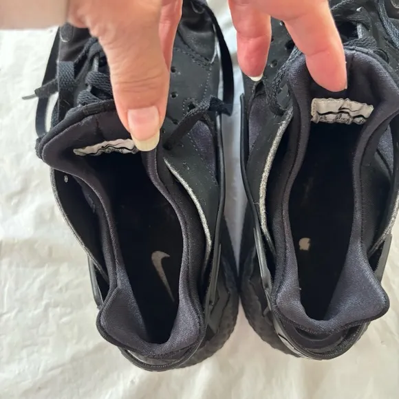 Nike Air Huaraches triple Black sneakers Shoes SZ 8.5 Worn 1X