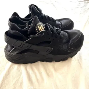 Nike Air Huaraches triple Black sneakers Shoes SZ 8.5 Worn 1X