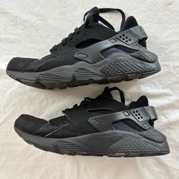 Nike Air Huaraches triple Black sneakers Shoes SZ 8.5 Worn 1X