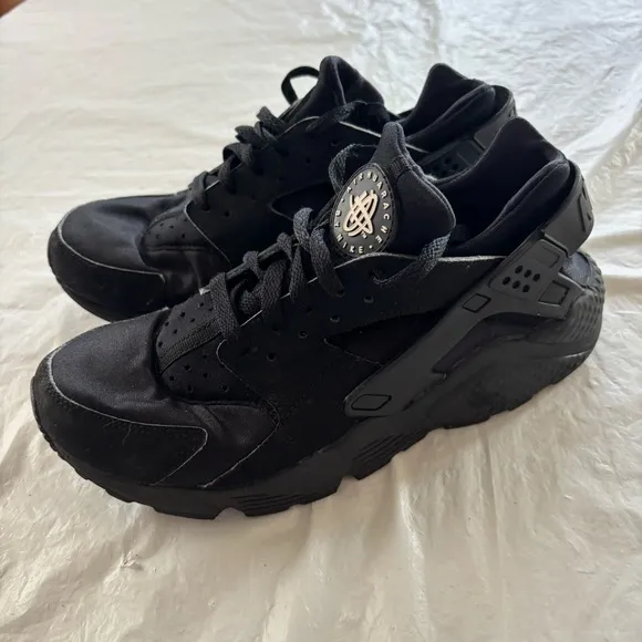 Nike Air Huaraches triple Black sneakers Shoes SZ 8.5 Worn 1X