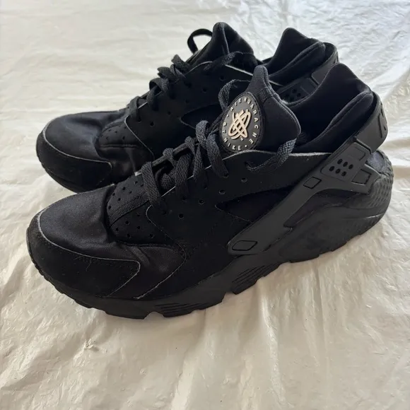 Nike Air Huaraches triple Black sneakers Shoes SZ 8.5 Worn 1X