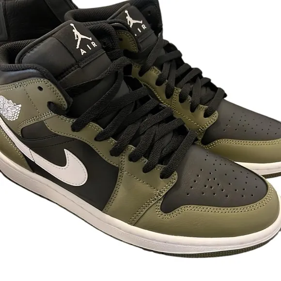 Nike Air Jordan 1 Men's Black and Green Sneakers