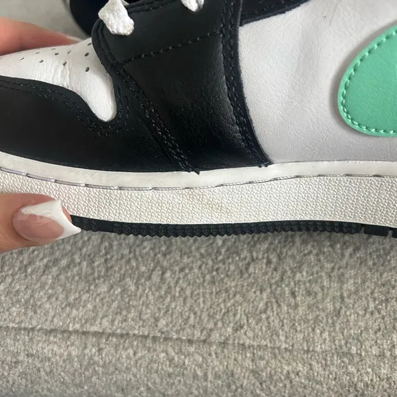 Nike Air Jordan 1 Mid Shoes White Green Glow Black DQ8426-103 Big kids Size 7Y