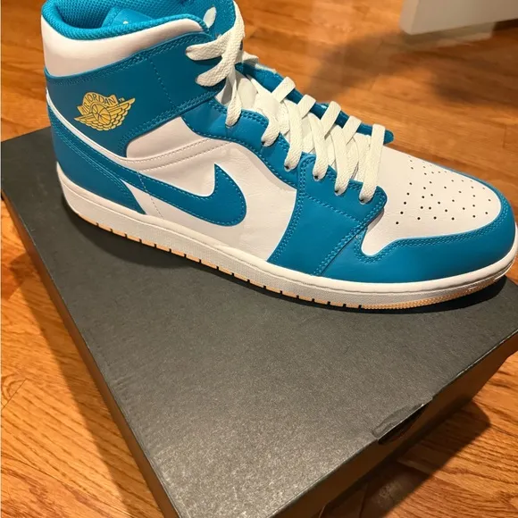 Nike Air Jordan Men's Blue and White Sneakers