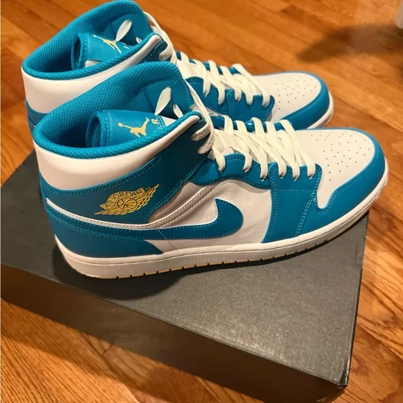 Nike Air Jordan Men's Blue and White Sneakers
