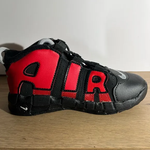 Nike Air Kids Black and Red Nike Shoes DN0020-001 Size 10C