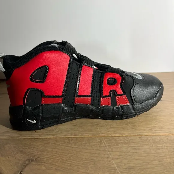 Nike Air Kids Black and Red Nike Shoes DN0020-001 Size 10C