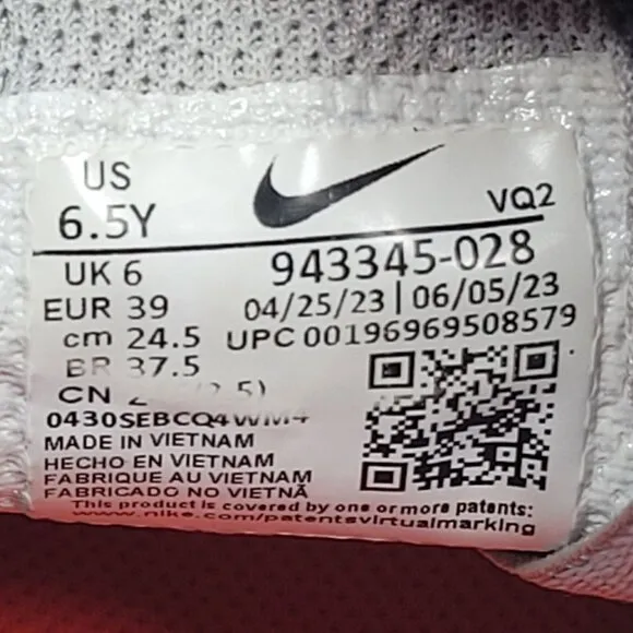 Nike Air Max 270 Youth Gray &amp; Black Sneaker 943345-028 US Size 6.5Y