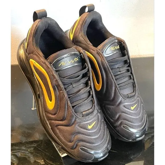 Nike Air Max 720 Black Metallic Gold AQ3196 014 Girls Youth Size 4Y