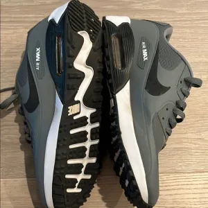 Nike Air Max 90 Men's Gray Sneakers