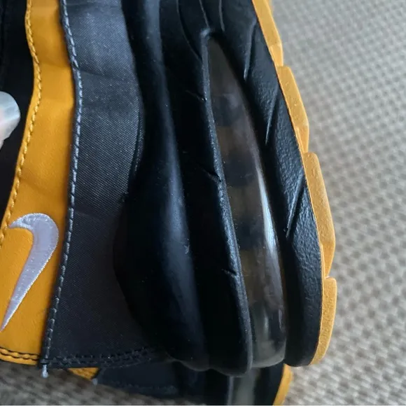 Nike Air Max 95 Boys Size 5.5Y Running Shoes Black Yellow 307565-080. New