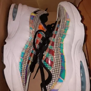 Nike Air Max 95 LV8 Black and Blue Sneakers 6.5Y