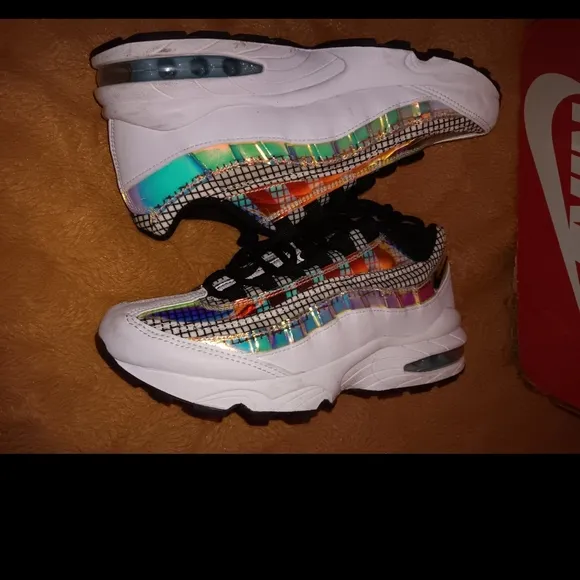 Nike Air Max 95 LV8 Black and Blue Sneakers 6.5Y