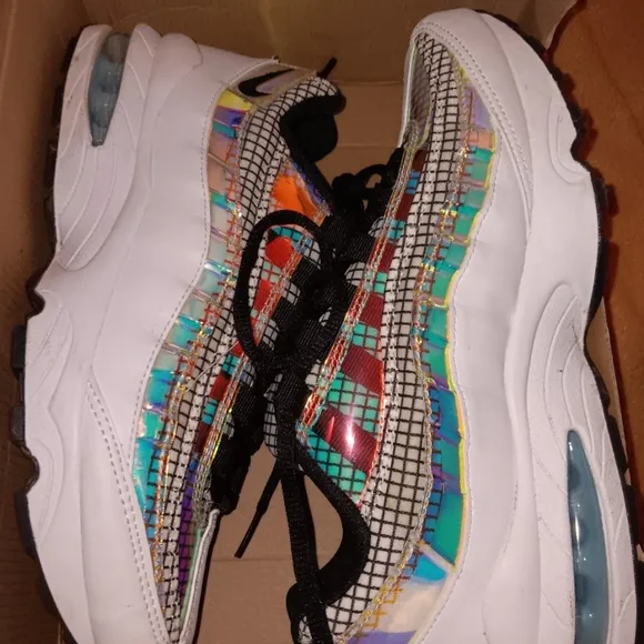 Nike Air Max 95 LV8 Black and Blue Sneakers 6.5Y