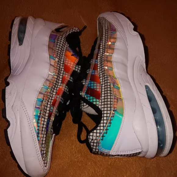 Nike Air Max 95 LV8 Black and Blue Sneakers 6.5Y
