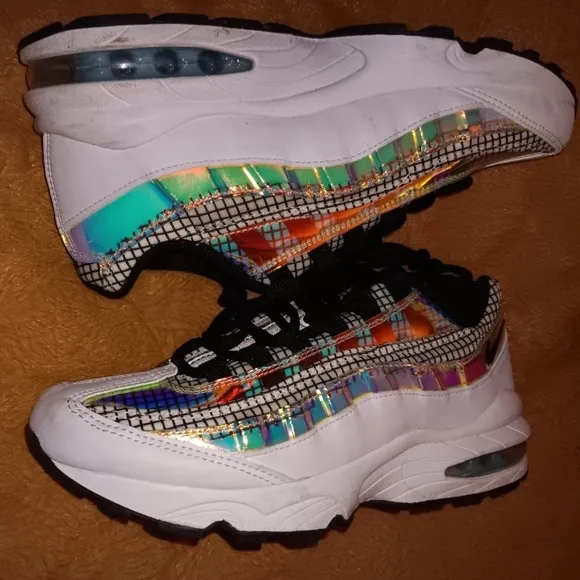 Nike Air Max 95 LV8 Black and Blue Sneakers 6.5Y