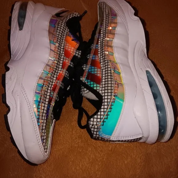 Nike Air Max 95 LV8 Black and Blue Sneakers 6.5Y