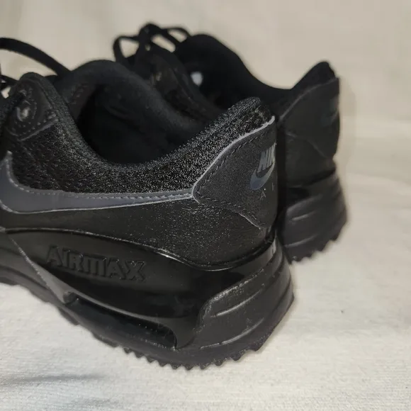 Nike Air Max Black Shoes 5Y or 6.5 womens Nike Air Max System 'Triple Black'