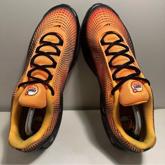 Nike Air Max DN SE Laser Orange Men’s Size 10.5 Athletic Cushioned Air Shoes